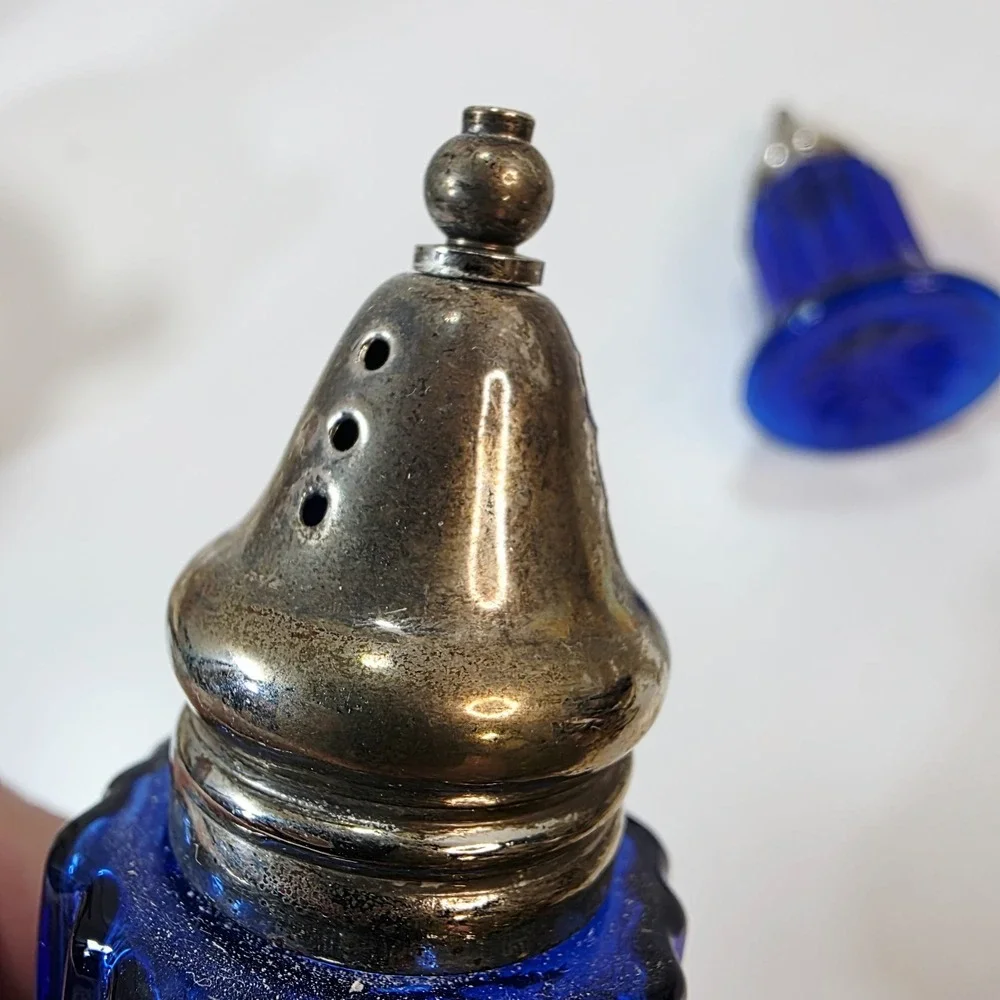 Vintage Ribbed Cobalt Blue Glass Silver Tone Tops Salt & Pepper Shakers 3.5 inch